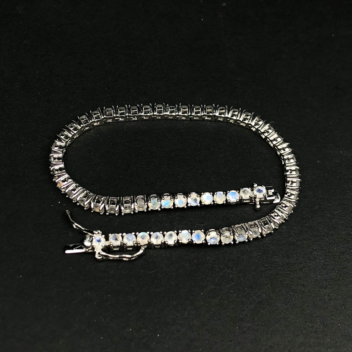 Very pretty White Moonstone Sterling Silver Bracelet